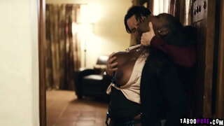 Уҫы Извращенный секс сексуаль клиенттар менән шөғөлләнергә теләүселәр риэлторша Мәлих, ә һуңынан ул йорт һатып