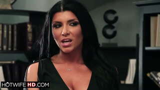 Busty milf kan ikke vente å bli knullet av sin kollega.Hennes mann skjuler hemmelighet se hans store pupper kone få rimmed.Hun facefucked og rir kuk