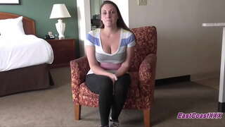 Big Tit MILF imeb ja fucks kaks poisid audition