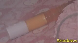 Шпигували за гарячою азіаткою, використовуючи іграшки