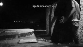 Stretch. Hotwife safada namorando na rua com o amigo bem dotoval