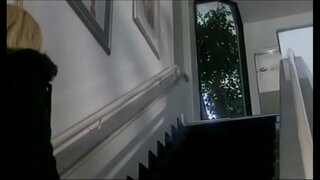 Trè cho ak tante blond babe ak gwo bidon Brittney Skye te fè dude pran yon douch fè egzèsis li