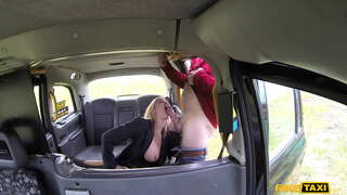 Fo Taksi Cho Babe Holly Bo Pwopaje Janm li yo ak Absorb Kòk chante